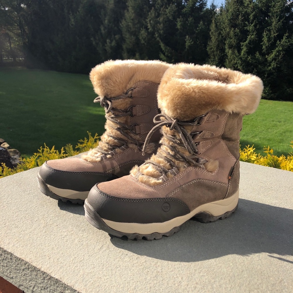 Women’s size 9 Hi-Tec winter Boots